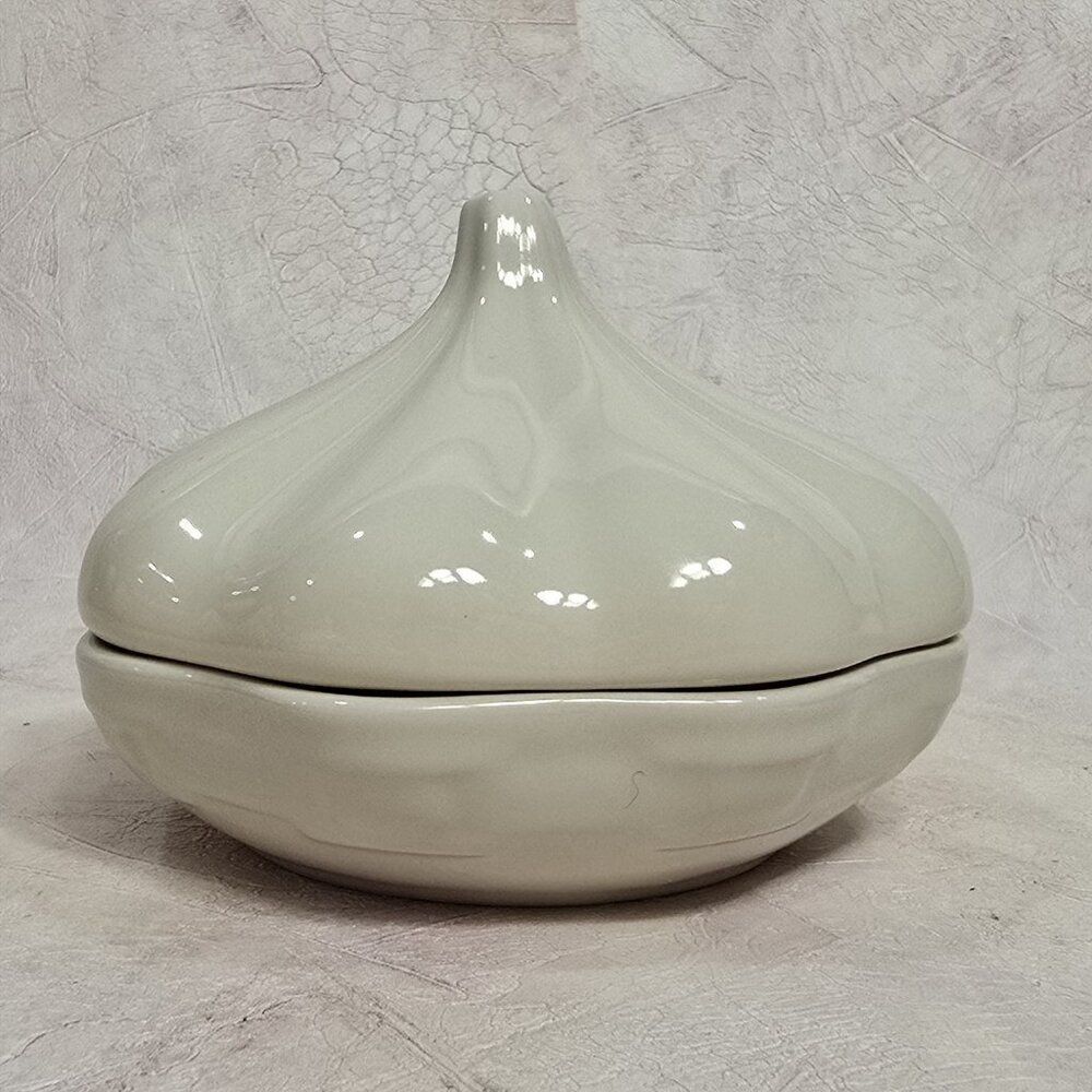 Longaberger Garlic‎ Pottery Dish With Lid - White